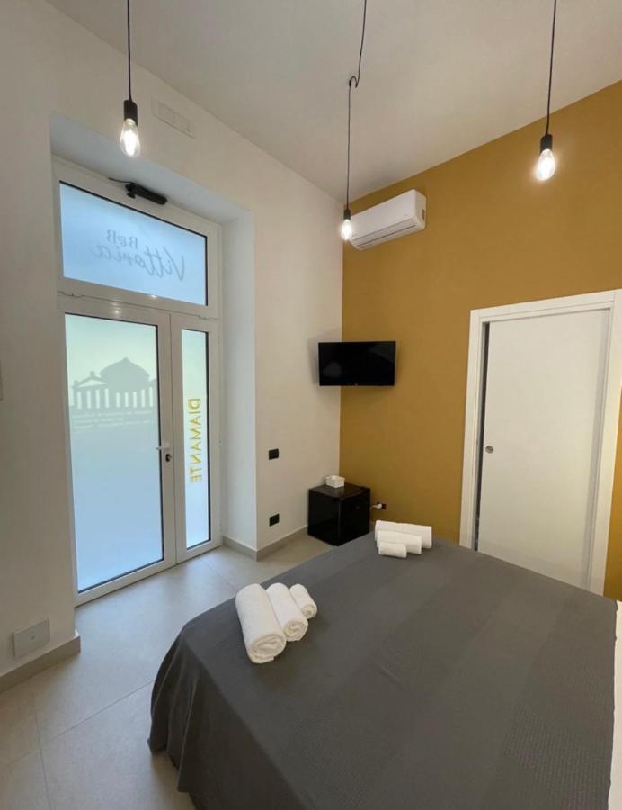 B&B Vittoria Наполи Екстериор снимка